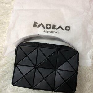 ❤️✨BAO BAO ISSEY MIYAKE Cuboid Geo Zip Crossbody Bag